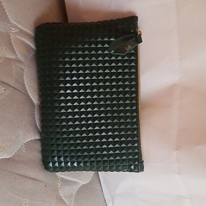 Ipsy clutch